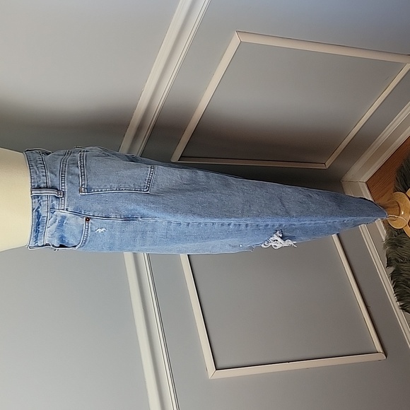 ABERCROMBIE & FITCH The Mom High Rise Light Wash Distressed Destroyed Jeans - Picture 2 of 7